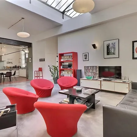 The Loft A Bright With A Distinctive Design アパート