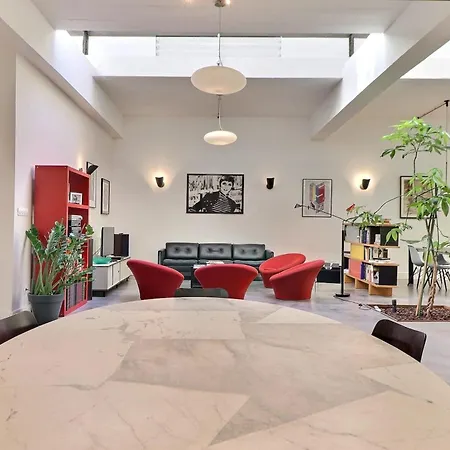 The Loft A Bright With A Distinctive Design アパート